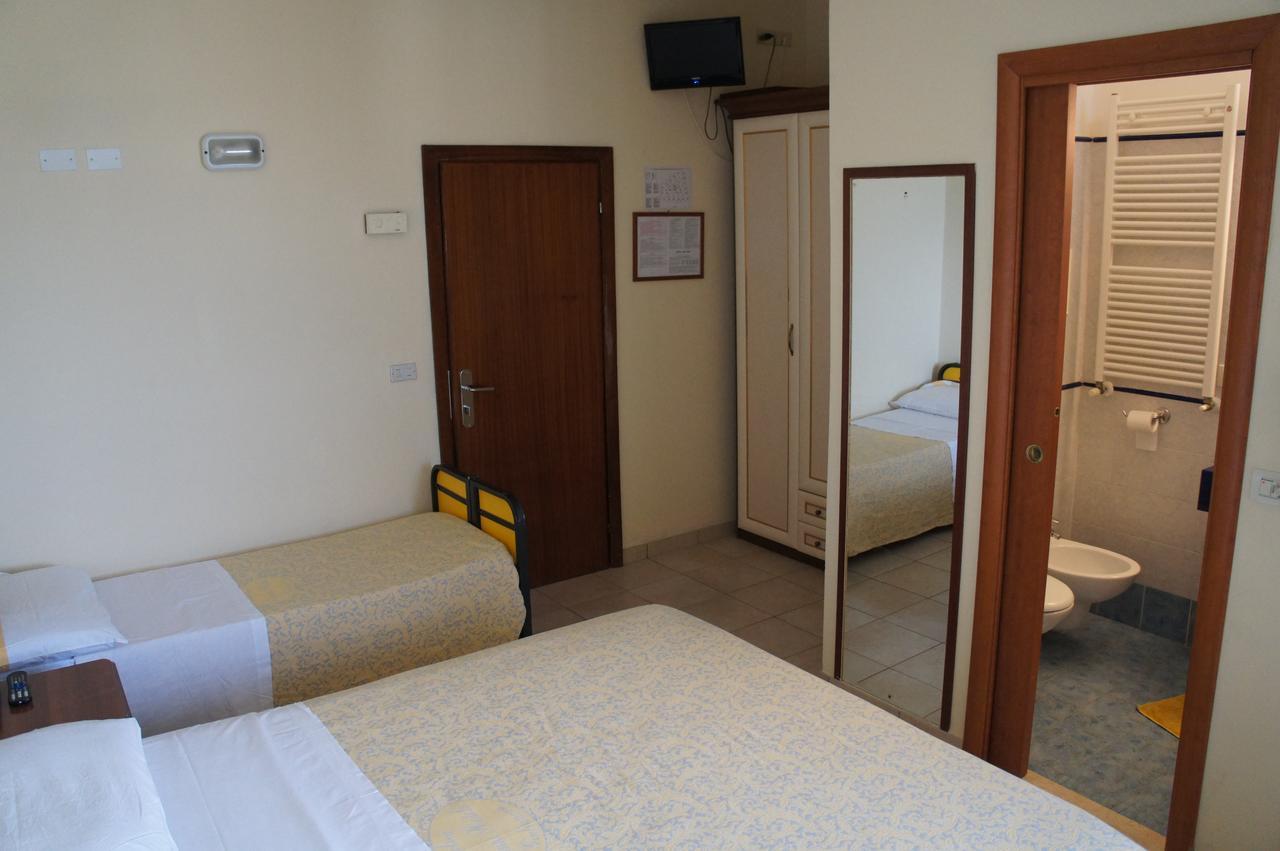 Hotel Nettuno Каттолика Экстерьер фото