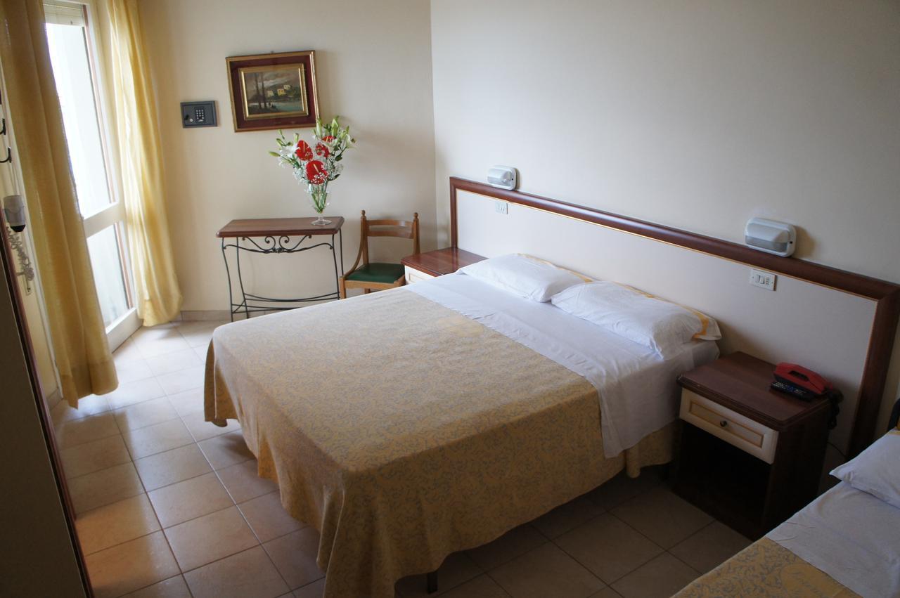Hotel Nettuno Каттолика Экстерьер фото