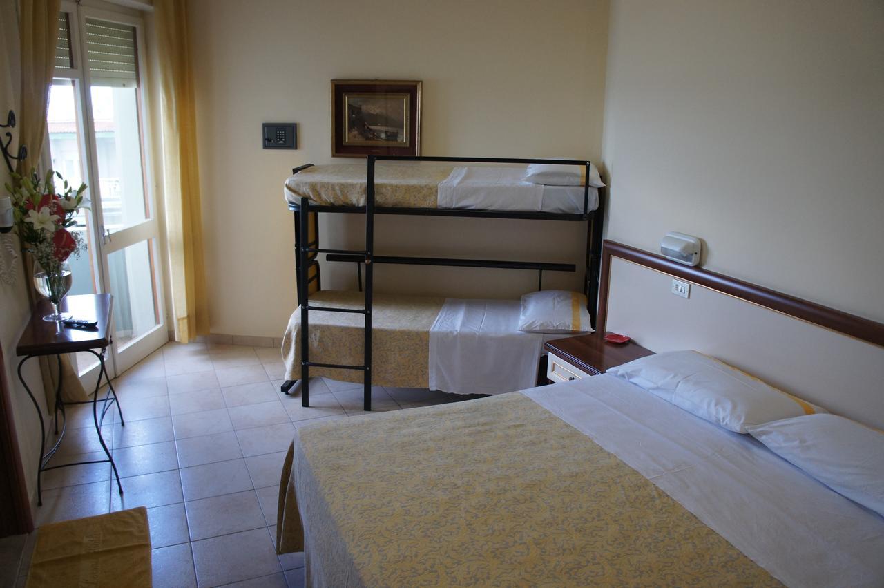 Hotel Nettuno Каттолика Экстерьер фото